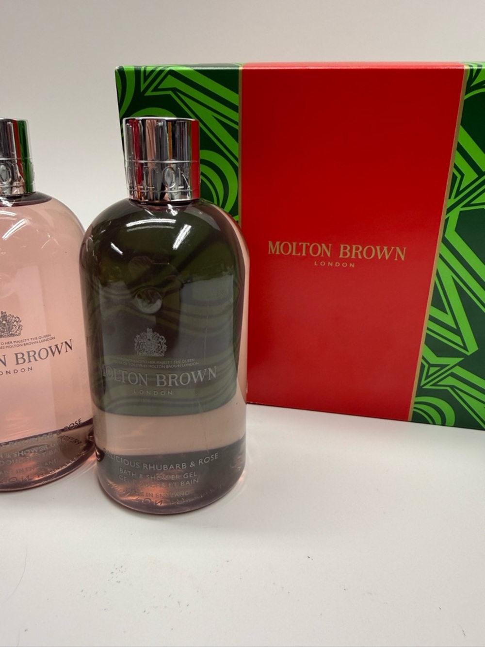 molton brown delicious rhubarb and rose shower gel - Picture 4 of 4